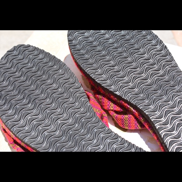 🏖Red/Brown Woven Kultura Slippers🏖 - Picture 8 of 9